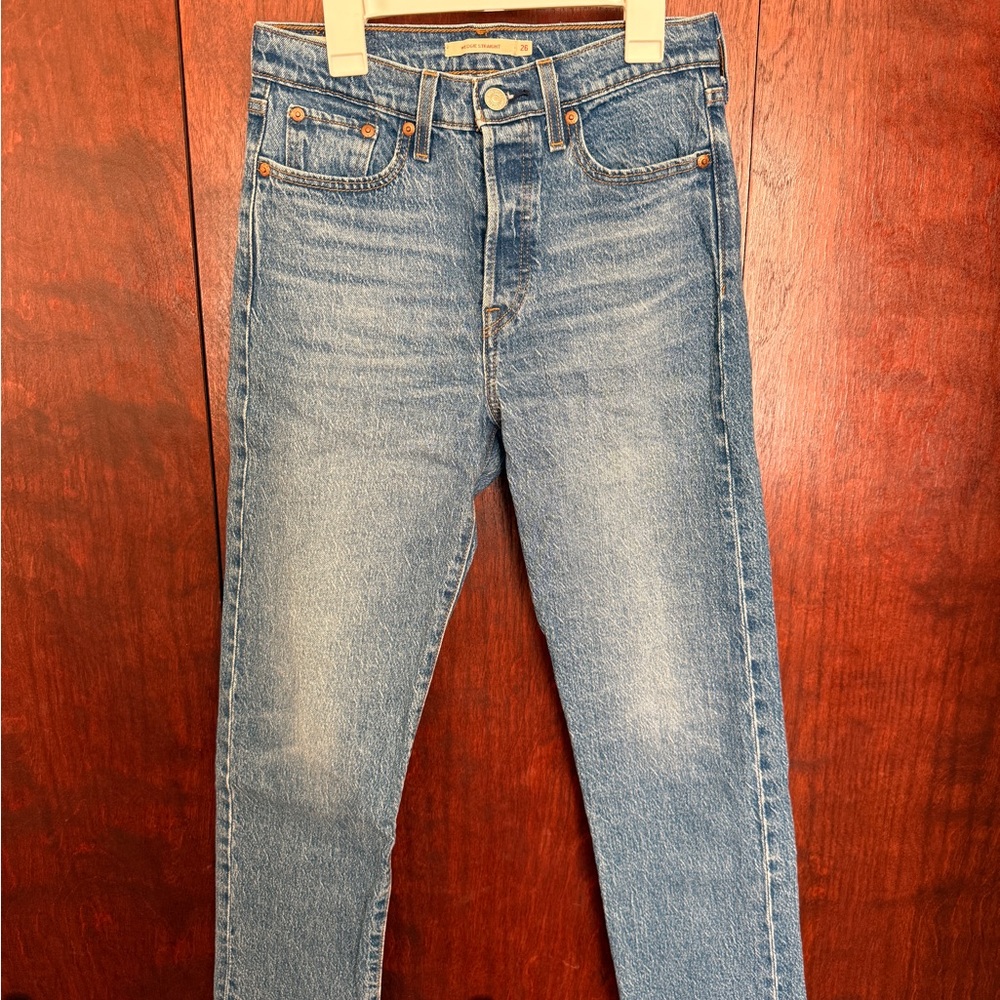 Levi’s Wedgie Straight Medium Blue Wash